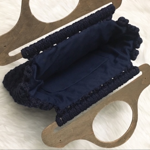 Vintage wood handle crochet bag - Picture 3 of 8